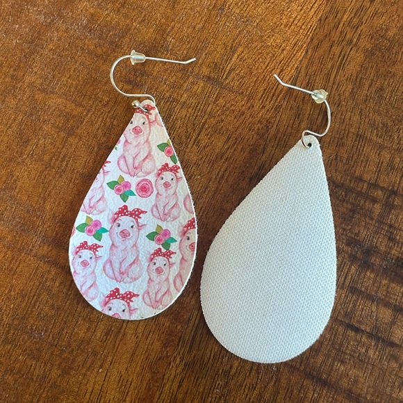 Pig with Bandanna Earrings - Picture 5 of 5